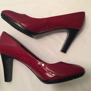 Anne Kleine Pumps Red Patent Leather NWOT